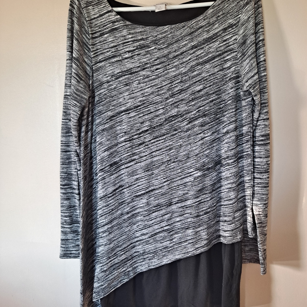 White House Black Market Black and Gray Top